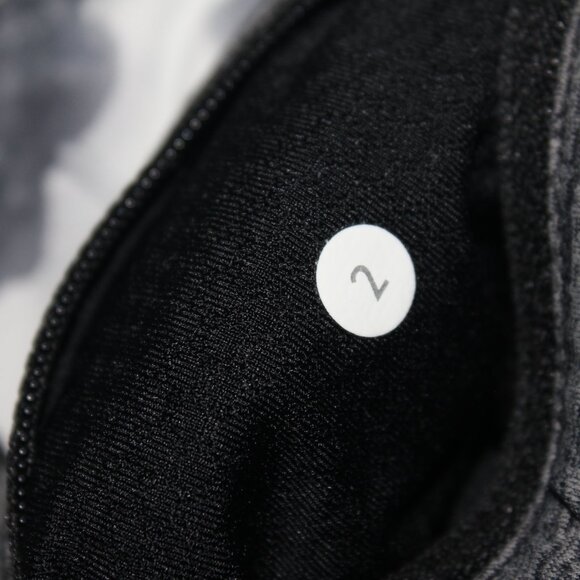 Black Lululemon Running Capris Size 2 - Picture 8 of 10